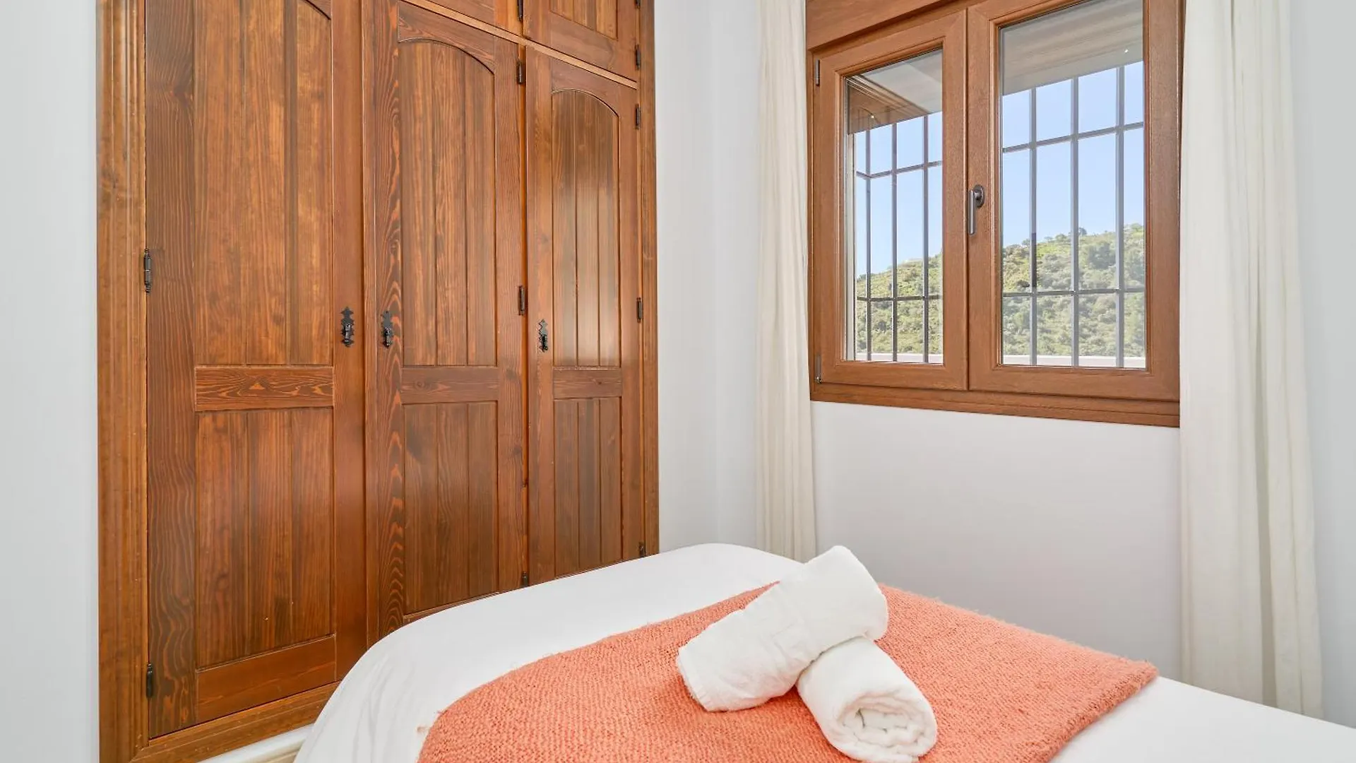 Villa Alejandro En Sayalonga España